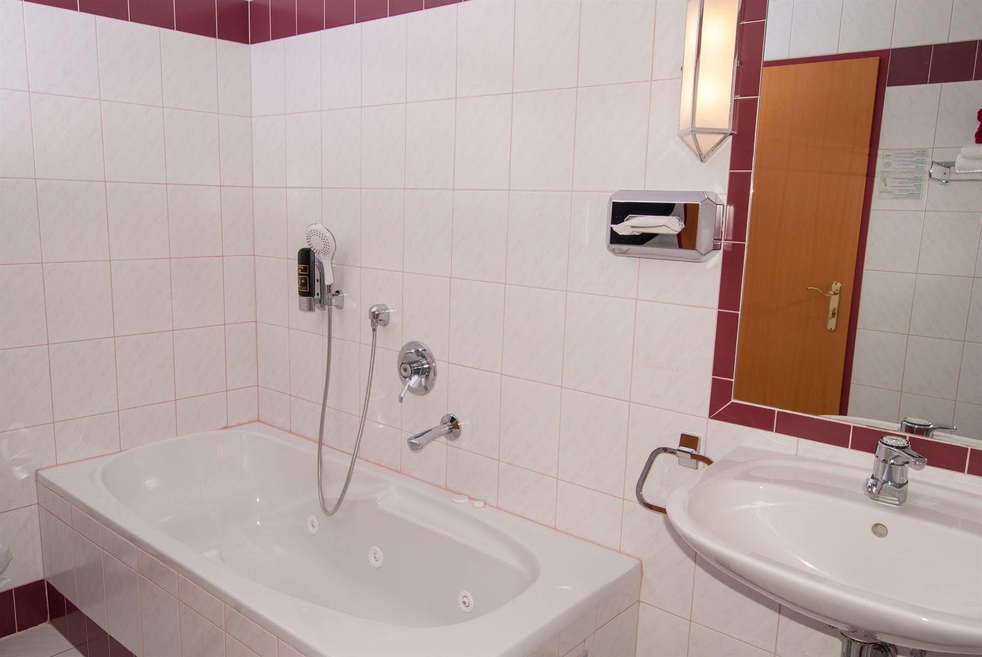 Hotel Residenz Hoessinger Karlstetten Экстерьер фото